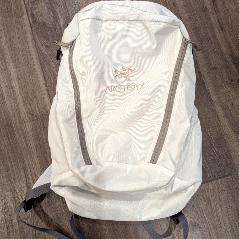 Arc'teryx x Beams White Mantis 26 Backpack